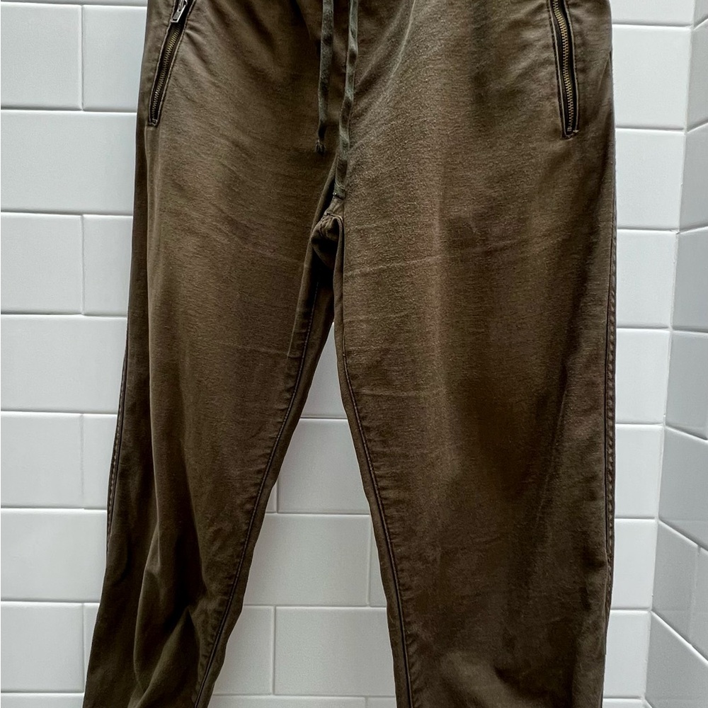 ARITZIA TNA Olive Khaki Alix Joggers. SZ-06